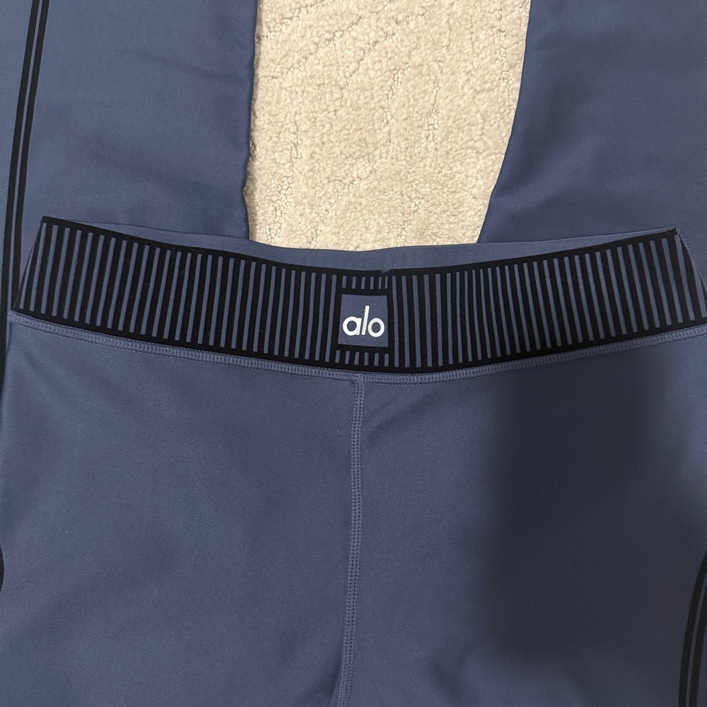 ALO Yoga Navy Blue Leggings - Picture 4 of 6